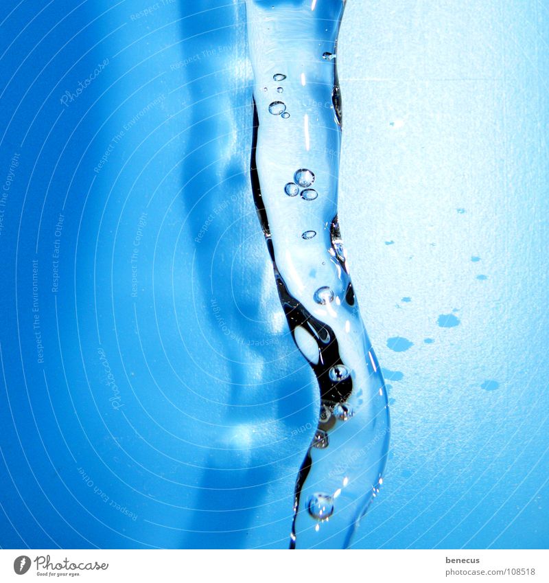 Umleitung Wasserstrahl Strahlung Schlauch Wasserschlauch Wasserhahn nass Luft Luftblase Beleuchtung frisch Erfrischung Umweg gekrümmt Kurve fließen Flüssigkeit