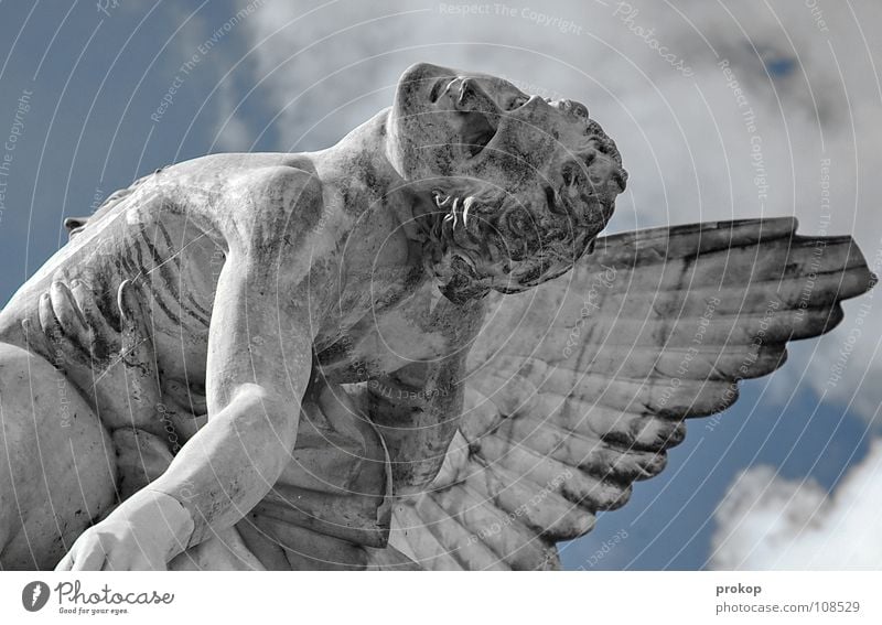Ich will Flügel - II Engel Sturz Absturz Tod Walhalla Jordan Hölle Götter Religion & Glaube Heide Statue abstützen begleiten Mann maskulin Trauer Verzweiflung