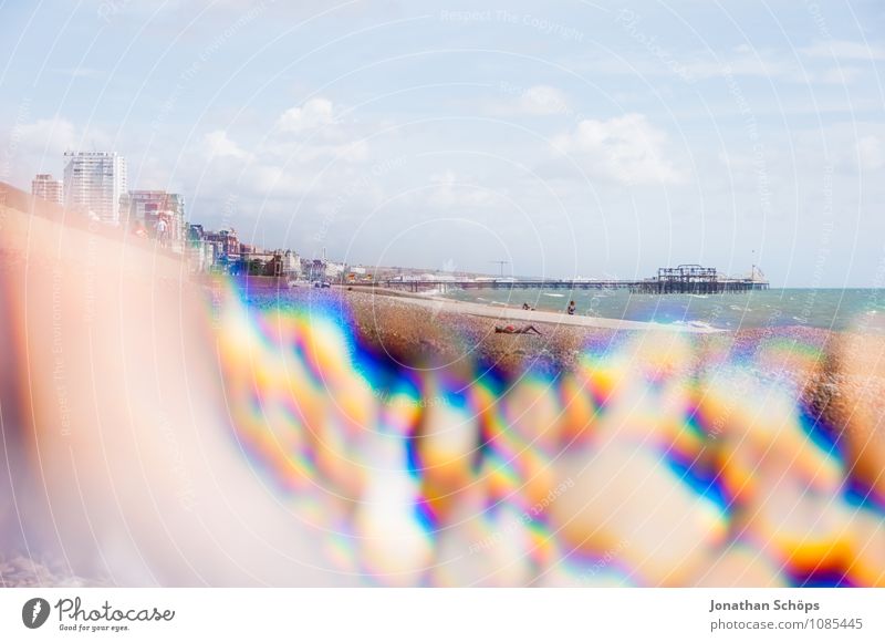 Brighton VII Schönes Wetter ästhetisch England Strand Steinstrand Reflexion & Spiegelung Prisma abstrakt Experiment Badeort Urlaubsort Ferien & Urlaub & Reisen