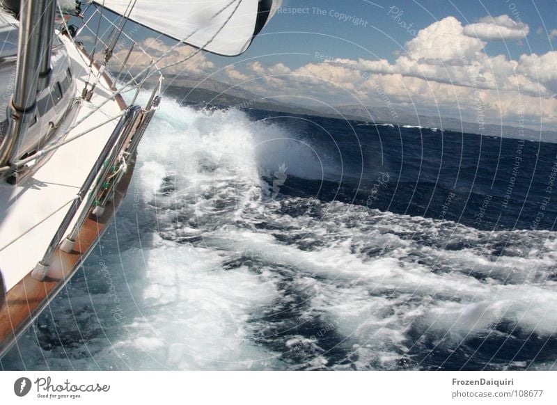 Raumwindkurs Wolken Horizont Panorama (Aussicht) Wellen Wellengang Schaum Gischt Meerwasser Kroatien Himmel Ferien & Urlaub & Reisen Sommer Segelboot
