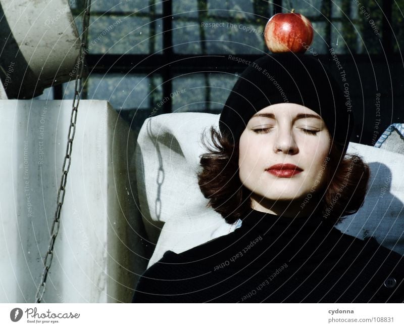 All about Eve V Herbst Jahreszeiten Frau Industriegelände schön Beautyfotografie Porträt entdecken Ernährung Symbole & Metaphern Versuch geheimnisvoll