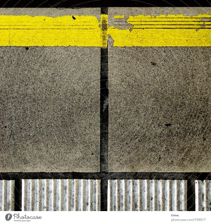 Ordnung ist das halbe Leben ... [II] Farbfoto Außenaufnahme Dekoration & Verzierung Dienstleistungsgewerbe Bahnhof Verkehrswege Bahnsteig Beton kaputt gelb grau