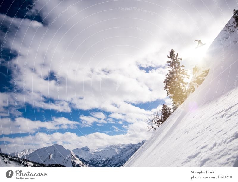 in the Sun Sport Wintersport Sportler Tiefschnee Skipiste Umwelt Natur Himmel Sonne Sonnenlicht Klima Schönes Wetter Schnee Baum Felsen Alpen Berge u. Gebirge