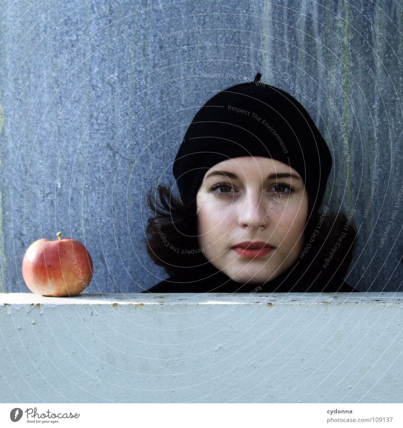 All about Eve XI Herbst Jahreszeiten Frau Industriegelände schön Beautyfotografie Porträt entdecken Ernährung Symbole & Metaphern Versuch geheimnisvoll