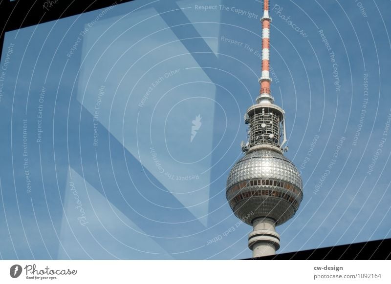Ausblick aus dem Saturn auf den Fernsehturm mehrfarbig Mitte Außenaufnahme Sommer Farbfoto Reiseziel Wolken Aussicht Panorama (Aussicht) Berlin Mitte hoch