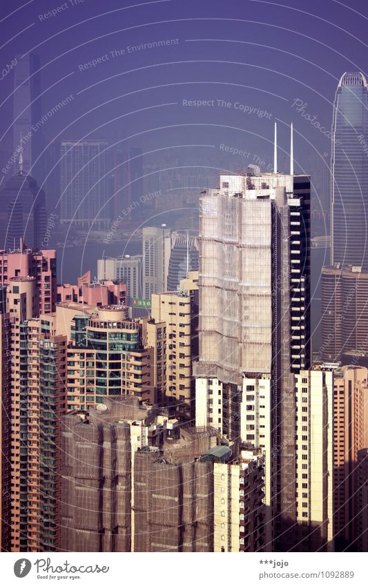 gruppenbild mit hochstaplern. Wohnung Haus Hongkong China Asien Stadt Hafenstadt Stadtzentrum Skyline bevölkert überbevölkert Hochhaus Turm Bauwerk Gebäude