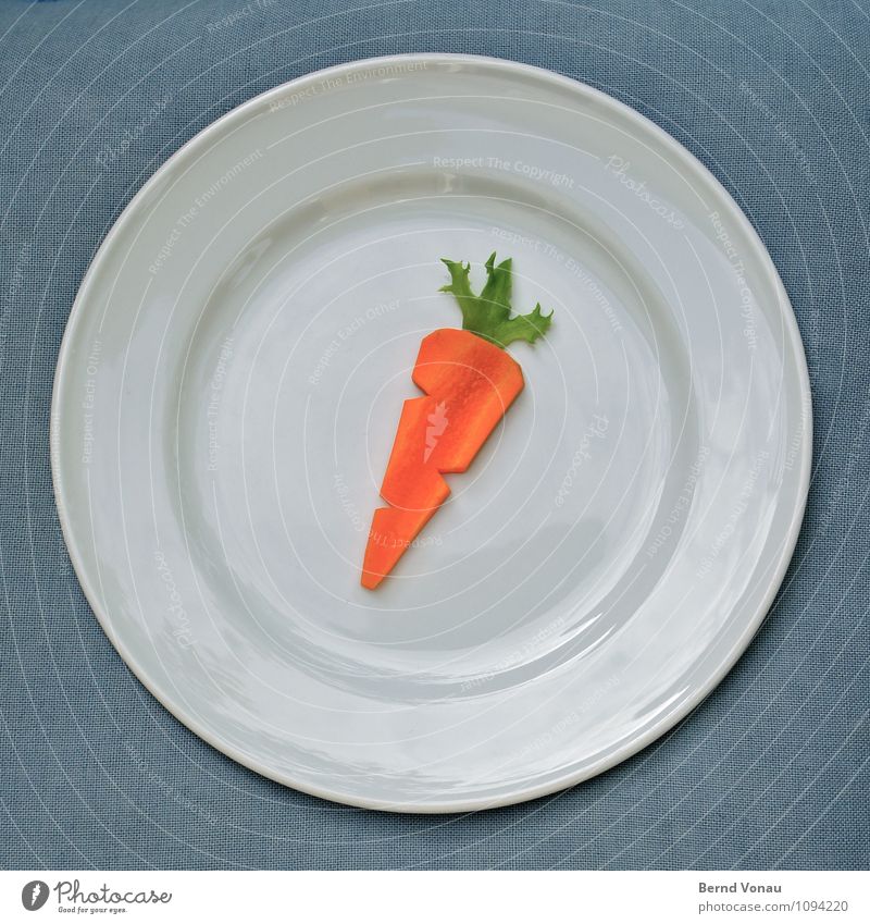 Mahlzeit! Gemüse Salat Salatbeilage Essen Teller Gesunde Ernährung Tisch rund blau orange Möhre Speise Foodfotografie Kreis Logo Symbole & Metaphern Tischwäsche