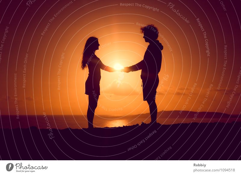 Du & Ich II Mensch Paar Partner 2 Landschaft Himmel Horizont Sonne Sonnenaufgang Sonnenuntergang Sonnenlicht Küste Strand Meer Australien Pazifik festhalten