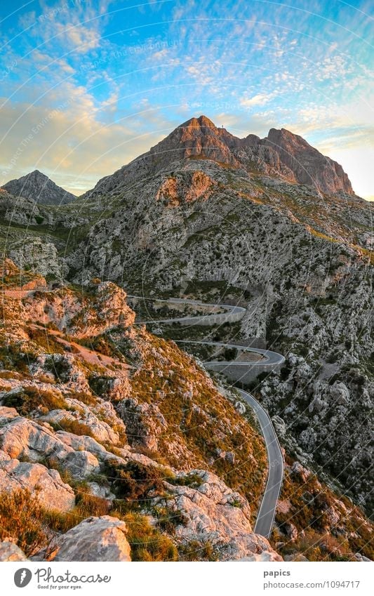 Road to Sa Calobra... Umwelt Natur Landschaft Himmel Wolken Sommer Sträucher Felsen Berge u. Gebirge Wüste Stimmung Mallorca Farbfoto Außenaufnahme Menschenleer