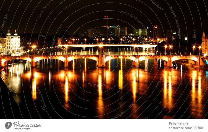 Die Mittlere Brücke... Basel Nacht Langzeitbelichtung Reflexion & Spiegelung Verkehr Nachtaufnahme Stadt Licht Beleuchtung Abenddämmerung hell dunkel rot gelb