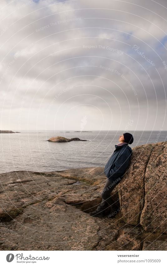 westkueste, Schweden 5 Ausflug Frau Erwachsene 1 Mensch 30-45 Jahre Himmel Felsen Küste Erholung genießen einzigartig Stimmung Zufriedenheit ruhig Glaube
