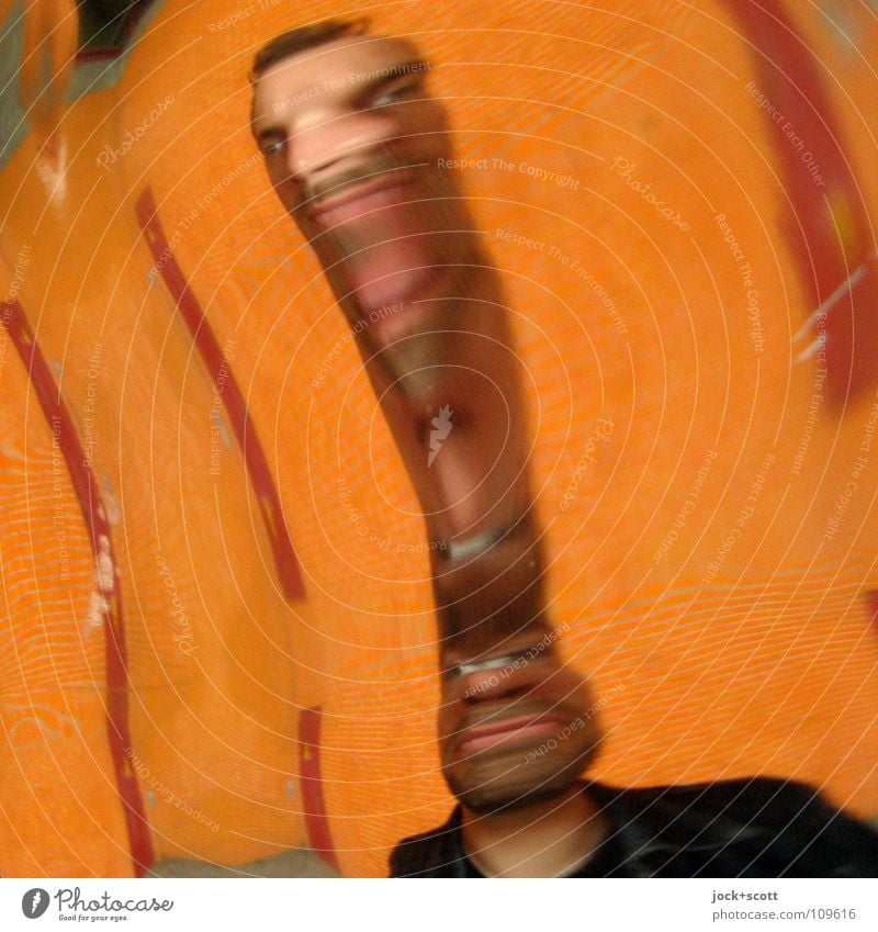 Zerren am Portrait Mann Gesicht 1 Mensch 30-45 Jahre verrückt orange Gefühle verstört Identität skurril Surrealismus Irritation Wandel & Veränderung wahrnehmen