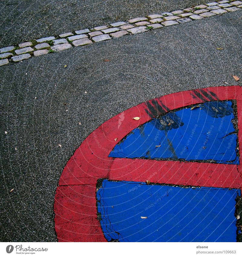 ::RED "e":: Beton Symbole & Metaphern rot grau rund Verbote groß Buchstaben Pforzheim Platz Verkehrswege Schilder & Markierungen staße Wege & Pfade street