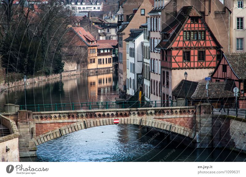 Klein Frankreich Ferien & Urlaub & Reisen Tourismus Ausflug Sightseeing Städtereise Fluss Ill Kanal Straßburg Petite France Elsass Europa Stadt Altstadt Haus