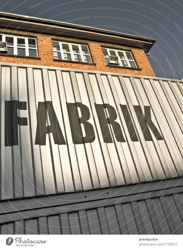 FABRIK ||| Typographie Logo Firmenimage firmenintern Kapern Fabrik Beton Mauer massiv Stabilität Buchstaben Macht Quadrat Wand Arbeit & Erwerbstätigkeit