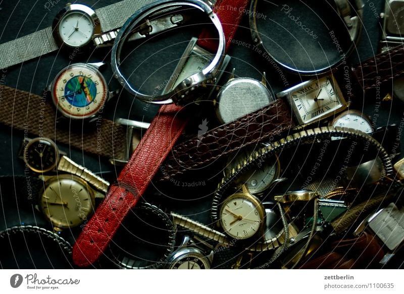 Uhren Zeit Ewigkeit Zifferblatt Zeitzeuge Zeitspuren Zeitverschiebung Schmuck Uhrenzeiger Armband Gegenwart Vergangenheit Zukunft Herr Dame Armbanduhr antik