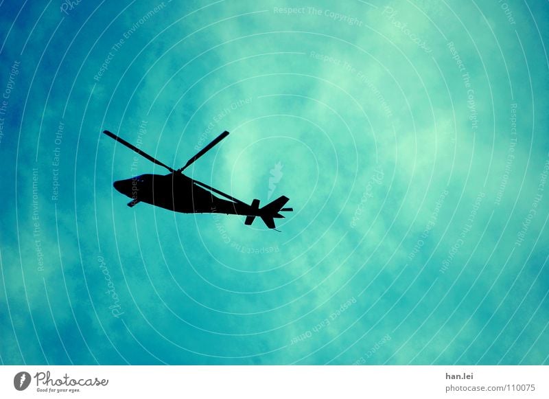 Schrubhauber Pilot Luftverkehr Himmel Flugzeug Hubschrauber Flugzeuglandung Flugzeugstart beobachten drehen bedrohlich Sicherheit gefährlich Überwachung Terror