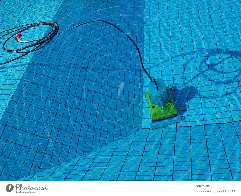 Schatz, hast du den Sauger gesehen? Schwimmbad Bademeister Reinigen Badehose Bikini Badeanzug Chlor Sommer nass springen tauchen Schlauch Anschluss tief