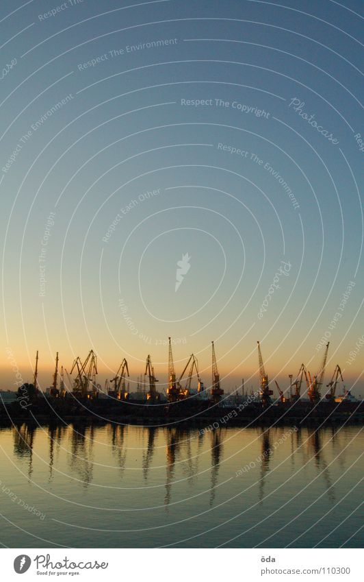 Schwarzmeerromantik Sonnenuntergang Reflexion & Spiegelung Meer Kran Oberfläche Romantik Ukraine Schwarzes Meer Wasserfahrzeug genießen Industrie Hafen Himmel