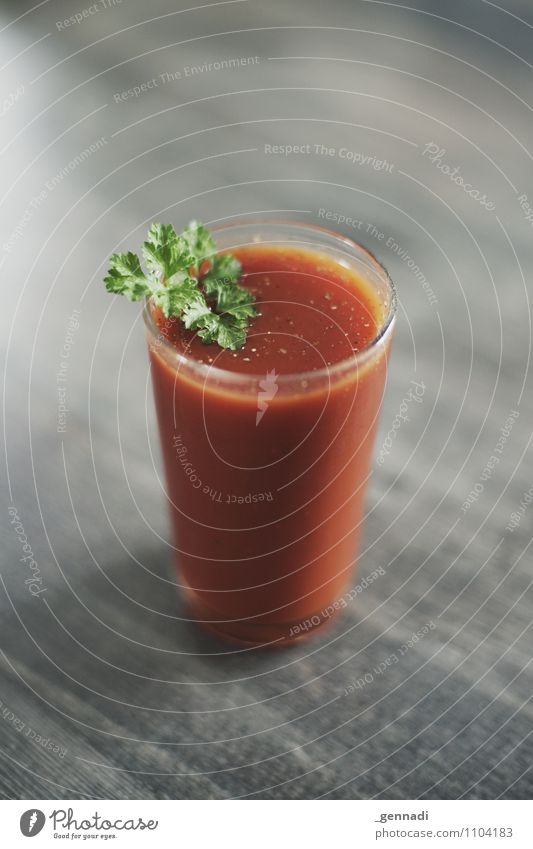Tomatensaft Lebensmittel Gemüse Saft Petersilie Salz Pfeffer Vegetarische Ernährung Diät Fasten rot Bloody Mary Farbfoto Innenaufnahme Studioaufnahme