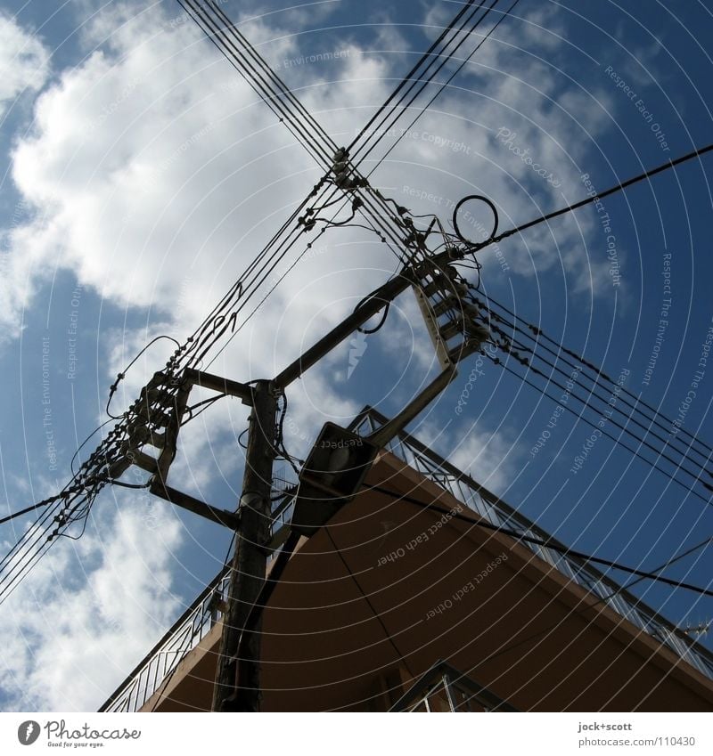 elektrische Adern Energiewirtschaft Strommast Hochspannungsleitung Wolken Griechenland Ecke Netzwerk oben retro Haken Elektrizität Drahtseil Gedeckte Farben