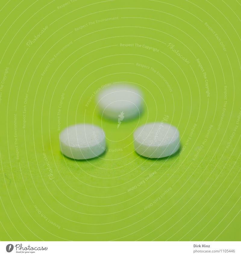 Pillen Zeichen rund grün weiß Schmerz Fortschritt Gesundheit Gesundheitswesen Hoffnung Risiko Sucht Vertrauen Medikament Tablette Dosis gesundheitsschädlich