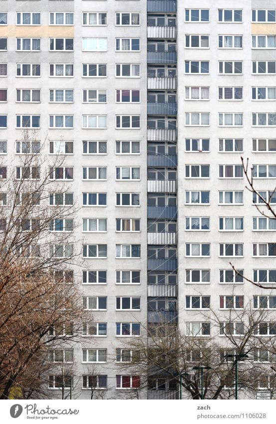 Wohnen im Schließfach Berlin Marzahn Marzahn-Hellersdorf Stadt Hauptstadt Stadtzentrum Stadtrand überbevölkert Menschenleer Haus Hochhaus Bauwerk Gebäude