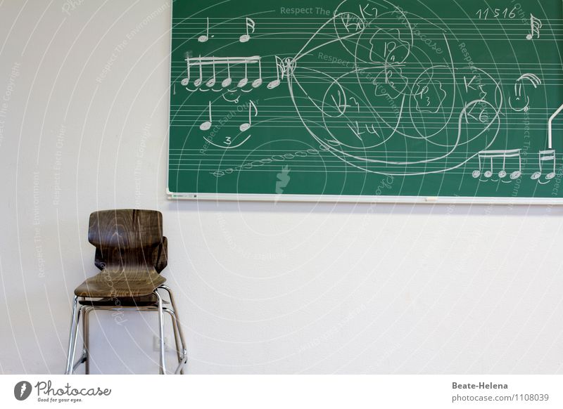 Ferienende ist Neuanfang Bildung Erwachsenenbildung Schule lernen Klassenraum Tafel Kunst Musik Musiknoten Neugier braun grün weiß Vorsicht fleißig