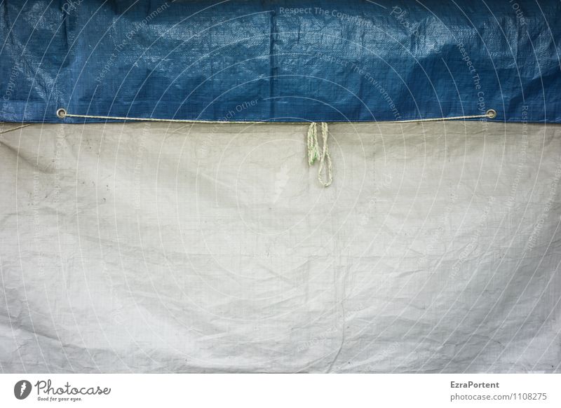 verhüllt Kunststoff Linie blau weiß Design Farbe Verpackung Abdeckung Hülle verpackt Öse Schnur Schleife fest Schutz Geborgenheit zweifarbig Farbfoto abstrakt