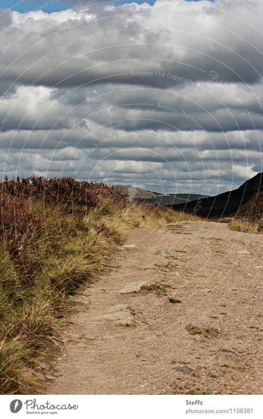 der Himmel über Schottland schottische Natur nordische Romantik nordische Natur schottische Landschaft schottischer Sommer Sommer in Schottland sandiger Boden