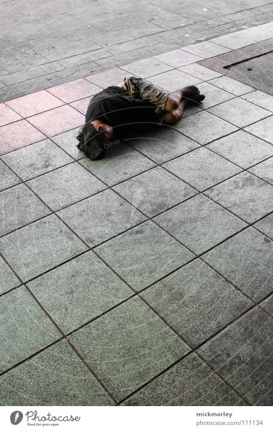 armut auf der strasse Thailand Bettler Einsamkeit kalt Menschenleer frieren Trauer Verzweiflung Armut Arme sandler Straße alone street khao san road