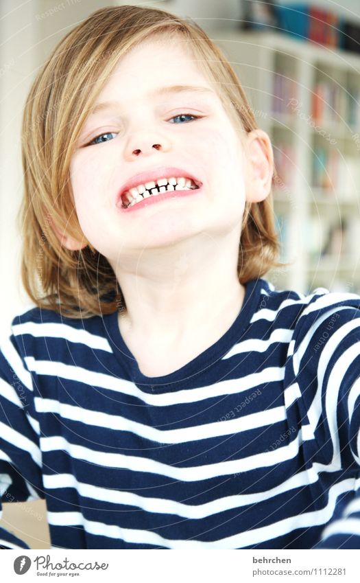 wochenende:) maskulin Junge Familie & Verwandtschaft Kindheit Haare & Frisuren Gesicht Auge Mund Lippen Zähne 3-8 Jahre blond langhaarig Lächeln lachen Spielen