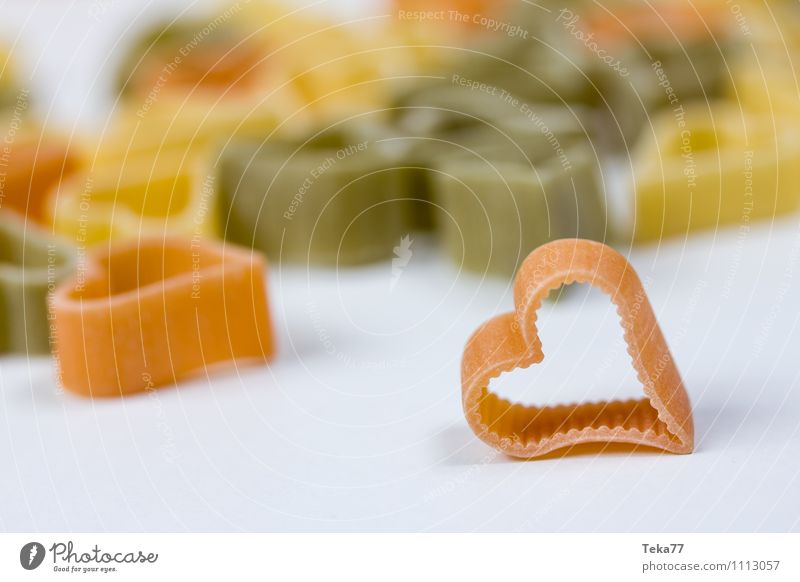 Ein Herz für Pasta I Lebensmittel Ernährung Festessen Bioprodukte Italienische Küche Liebe Gefühle Freude Glück Nudeln Nahaufnahme Detailaufnahme Makroaufnahme