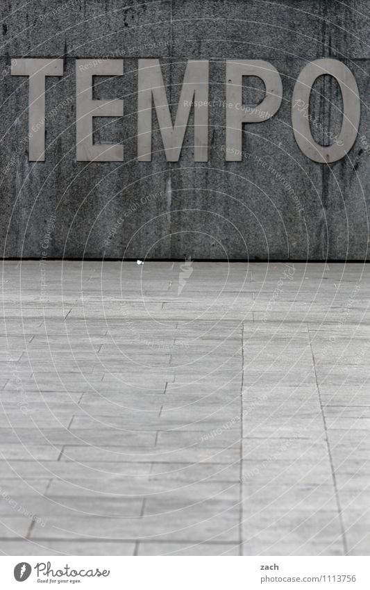 Taschentücher Uhr Barcelona Spanien Stadt Stadtzentrum Menschenleer Platz Architektur Fassade Zeichen Schriftzeichen Schilder & Markierungen Hinweisschild