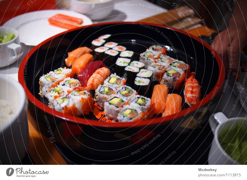 tasty sushi Lebensmittel Fisch Gemüse Kräuter & Gewürze Reis Lachsfilet Thunfisch Avocado Garnelen Rogen Wasabi Ernährung Abendessen Fingerfood Sushi