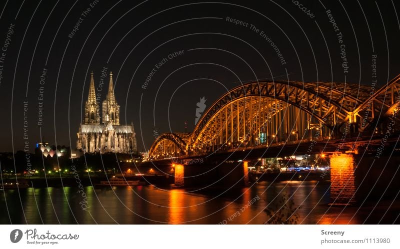 Postkarte aus Köln #1 Wasser Fluss Rhein Stadt Kirche Dom Brücke Sehenswürdigkeit Wahrzeichen Kölner Dom Hohenzollernbrücke leuchten groß Farbfoto Außenaufnahme