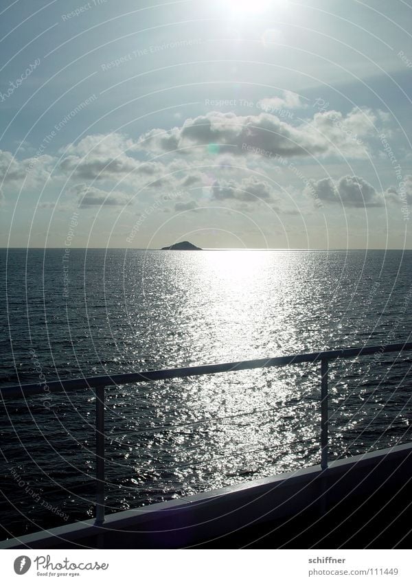 on board Wasserfahrzeug Meer Reling Wolken See Aussteiger Indischer Ozean Seychellen Horizont Erholung Einsamkeit genießen Ferien & Urlaub & Reisen Gegenlicht