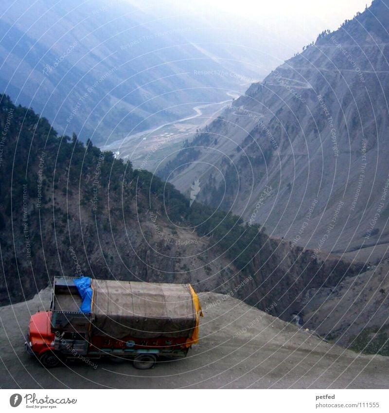 Zojilla Pass Kaschmir III Indien Jammu, Ladakh, Kaschmir Srinagar wandern Abenteuer Lastwagen Ferien & Urlaub & Reisen Berghang tief Serpentinen gefährlich