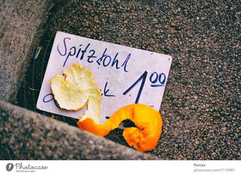 spitzkohl 1 € Lebensmittel Gemüse Frucht Ernährung Vegetarische Ernährung Diät kaufen Gesundheit Köln Beton Stadt orange Preisschild Deutsch Kohl Mandarine