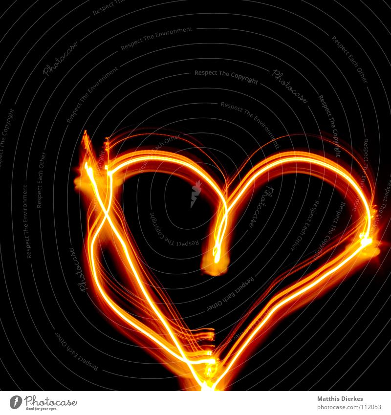With Love Licht Lichtspiel Lichterkette Valentinstag rot gelb Stativ Langzeitbelichtung Strahlung Kurve Bilanz Statistik Verlauf Spuren tief Geschwindigkeit