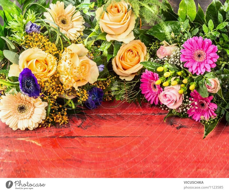 Blumenstrauß auf rotem Hintergrund elegant Stil Design Sommer Feste & Feiern Valentinstag Muttertag Hochzeit Geburtstag Natur Pflanze Garten Holz Liebe schön