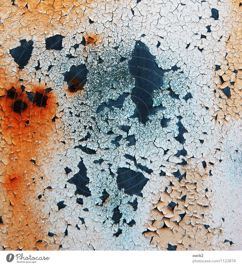 Pigmente Kunstwerk Metall Rost alt nah blau orange rot schwarz Verfall Vergänglichkeit Zerstörung Farbe Riss Teile u. Stücke abblättern Textfreiraum bizarr