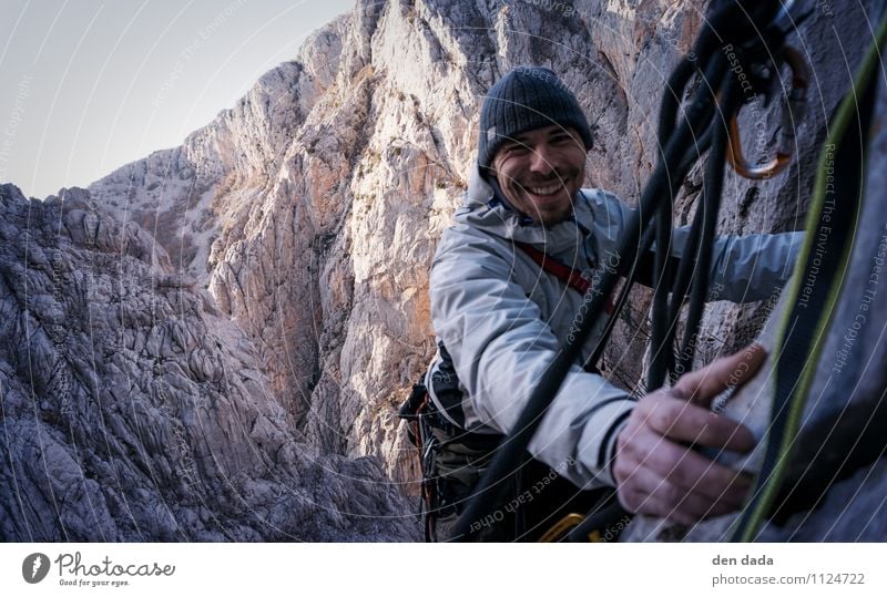 Stand! Klettern Expedition Berge u. Gebirge Sport Bergsteigen Mensch maskulin Junger Mann Jugendliche 1 30-45 Jahre Erwachsene Natur Landschaft Winter