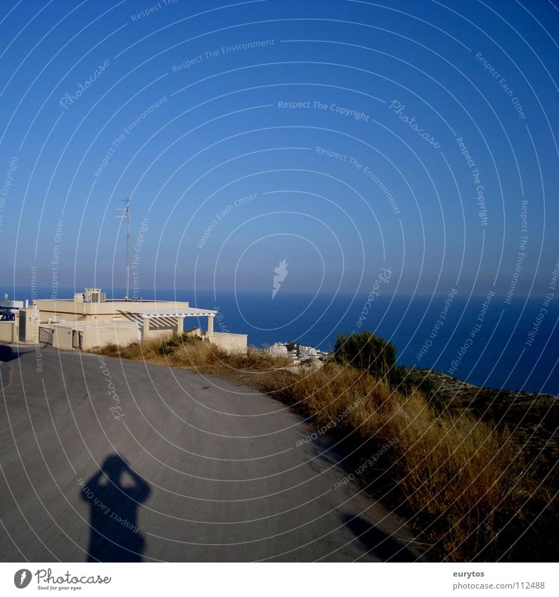 Sonne im Rücken... Meer Ferien & Urlaub & Reisen Horizont Physik Asphalt Straßenrand Panorama (Aussicht) Spanien Costa Blanca Sonnenstrahlen Haus Halbinsel