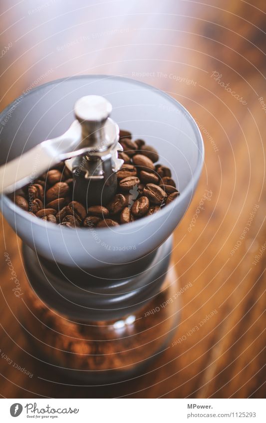 milling Lebensmittel Kaffeetrinken Heißgetränk sparen trendy Bohnen Mühle Kaffeemühle braun Duft frisch lecker Tisch gemahlen analog Bioprodukte Fairness