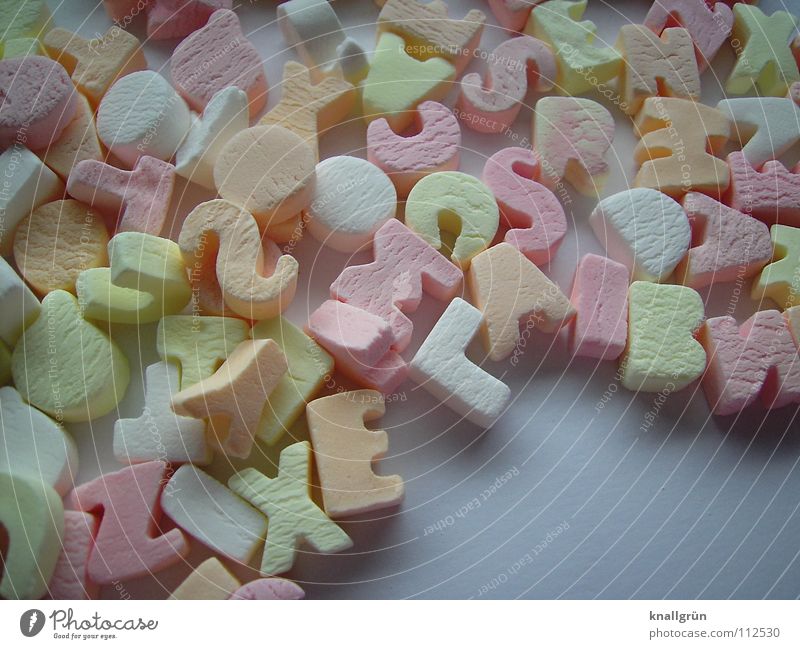 Bunte Mischung Buchstaben mehrfarbig rosa weiß gelb Bonbon Süßwaren Lateinisches Alphabet orange Bonbonfarben Ernährung