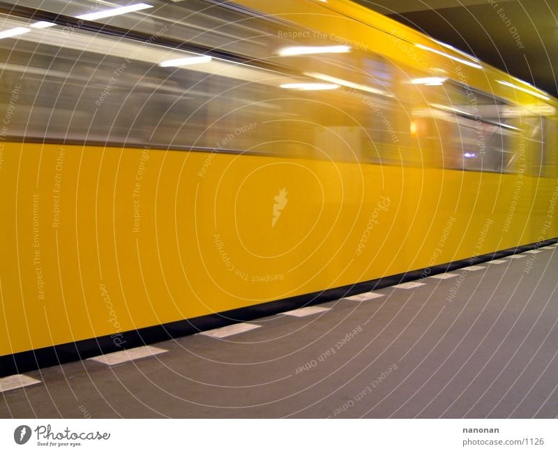 Berliner U-Bahn Berliner Verkehrsbetriebe gelb