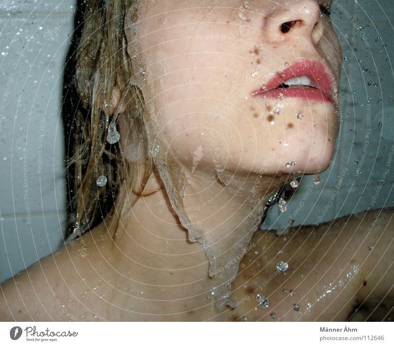 Shower song Reinigen Waschen Seife Bad nass nackt Duschgel Gel Haarwaschmittel frisch Physik kalt spritzig Schaum feucht Körperpflege Gesundheit Kühlung