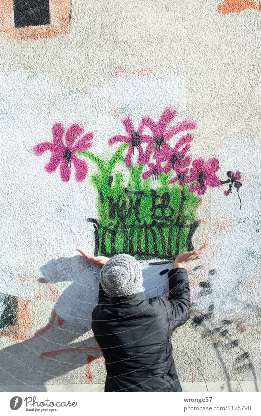 Zum Muttertag Mensch feminin Frau Erwachsene 1 45-60 Jahre Haus Wohnhaus Altbau Mauer Wand Fassade Giebelseite Graffiti lustig mehrfarbig schwarz Stadt