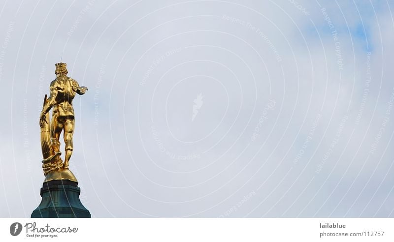 goldi final cut Reichtum Mann Erwachsene Gesäß 1 Mensch Skulptur Wolken Dresden Hauptstadt Rathaus Turm Wahrzeichen Denkmal glänzend stehen warten alt muskulös